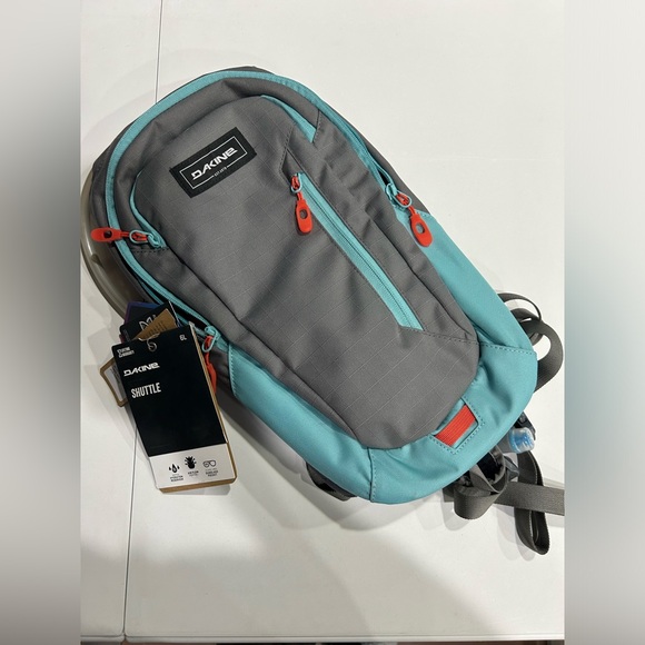 Dakine Shuttle 6L Hydration Backpack Grey - Picture 1 of 8